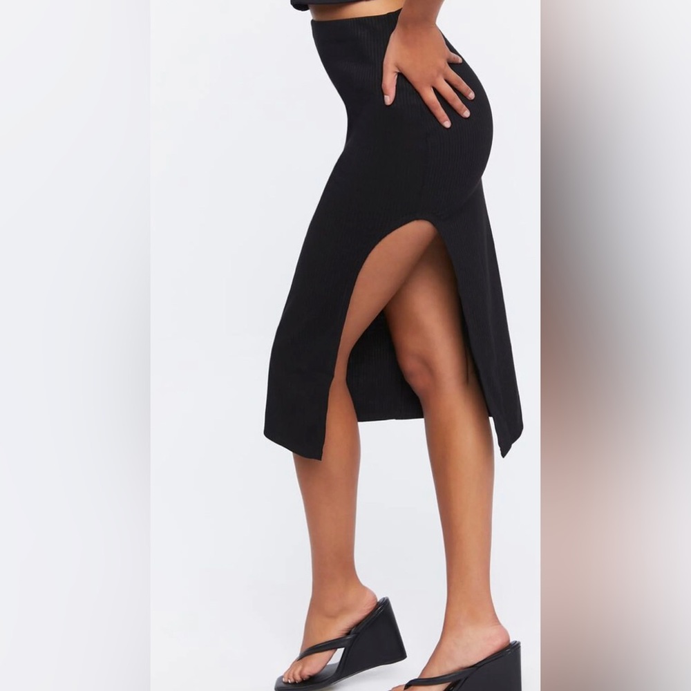 Forever 21 Black Ribbed Split Stretchy Skirt Size Small
